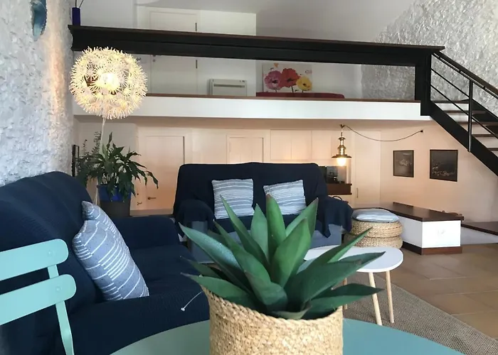 Roques - Casa En Primera Linea De Mar En Cadaques